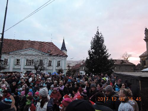 Adventn trhy a rozsvcen vnonho stromu - www.webtrziste.cz