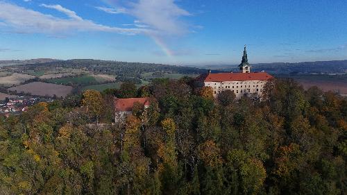 Otv�r�me Nepomuk - z�mek Zelen� Hora